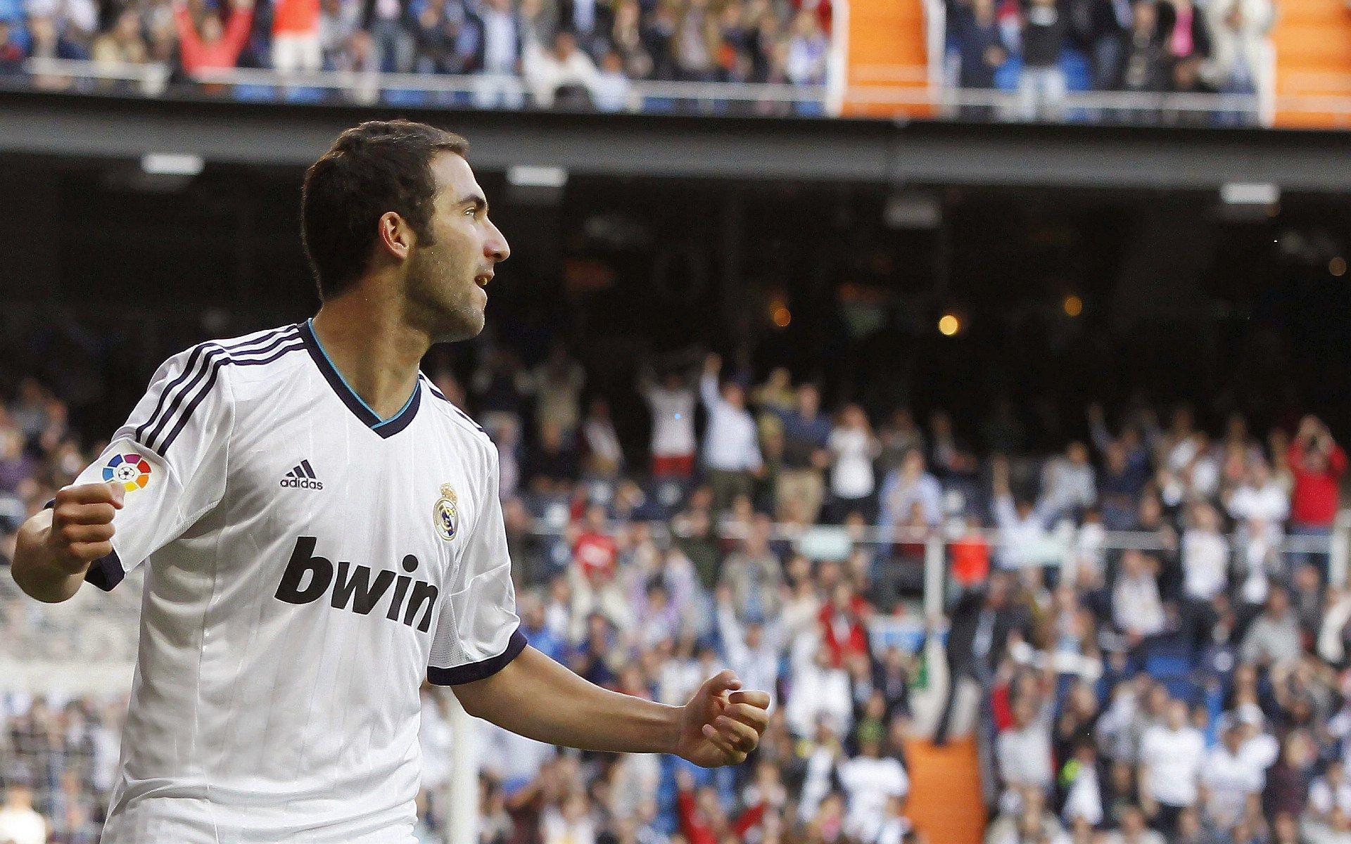 日本博主爆料,三镇旧将阿齐兹或加盟河南队,中超转会市场再起波澜